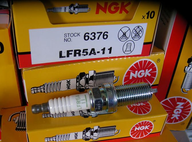 Свеча NGK LFR5A-11 (6376)